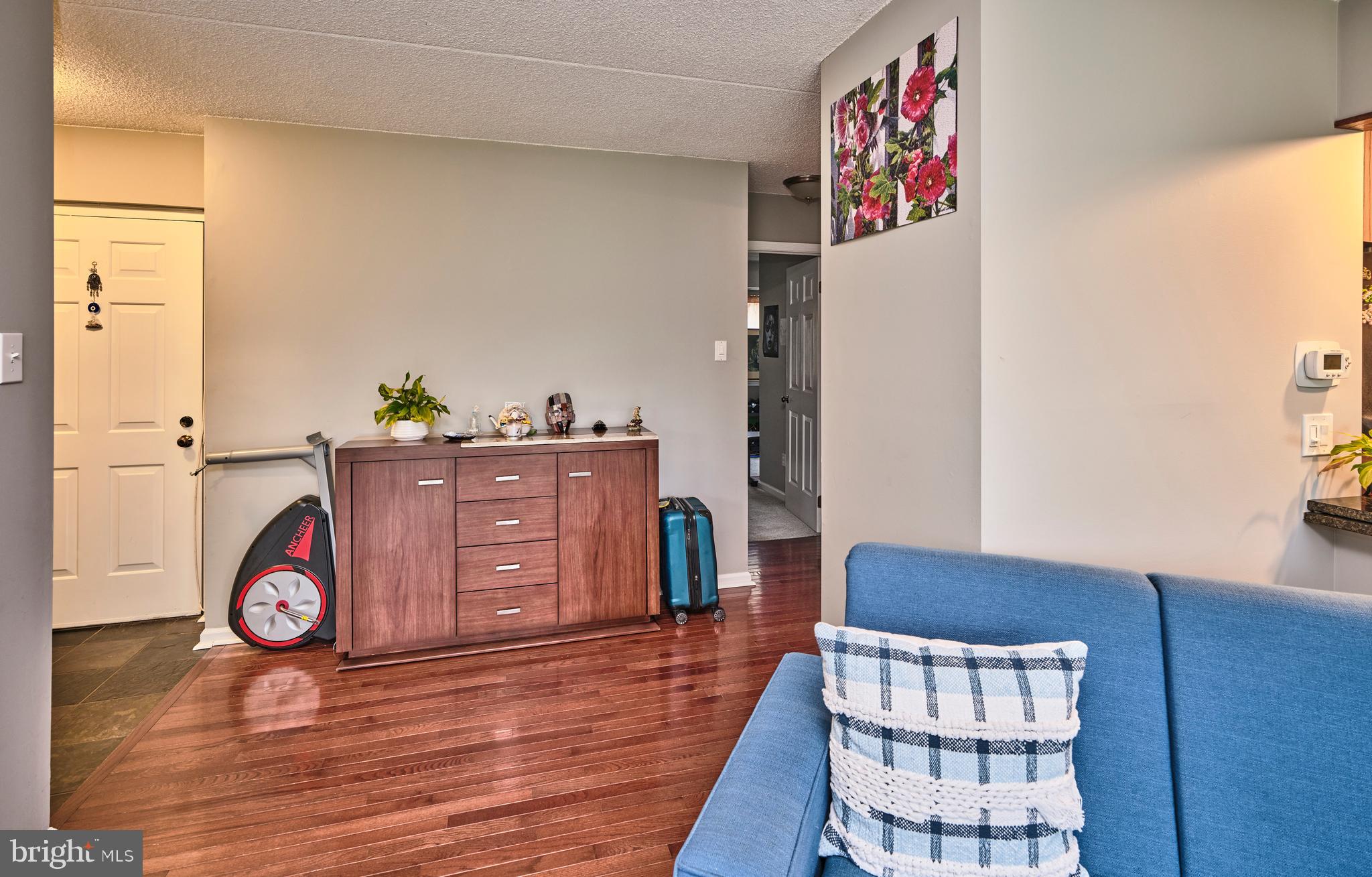 61 HERMITAGE DR