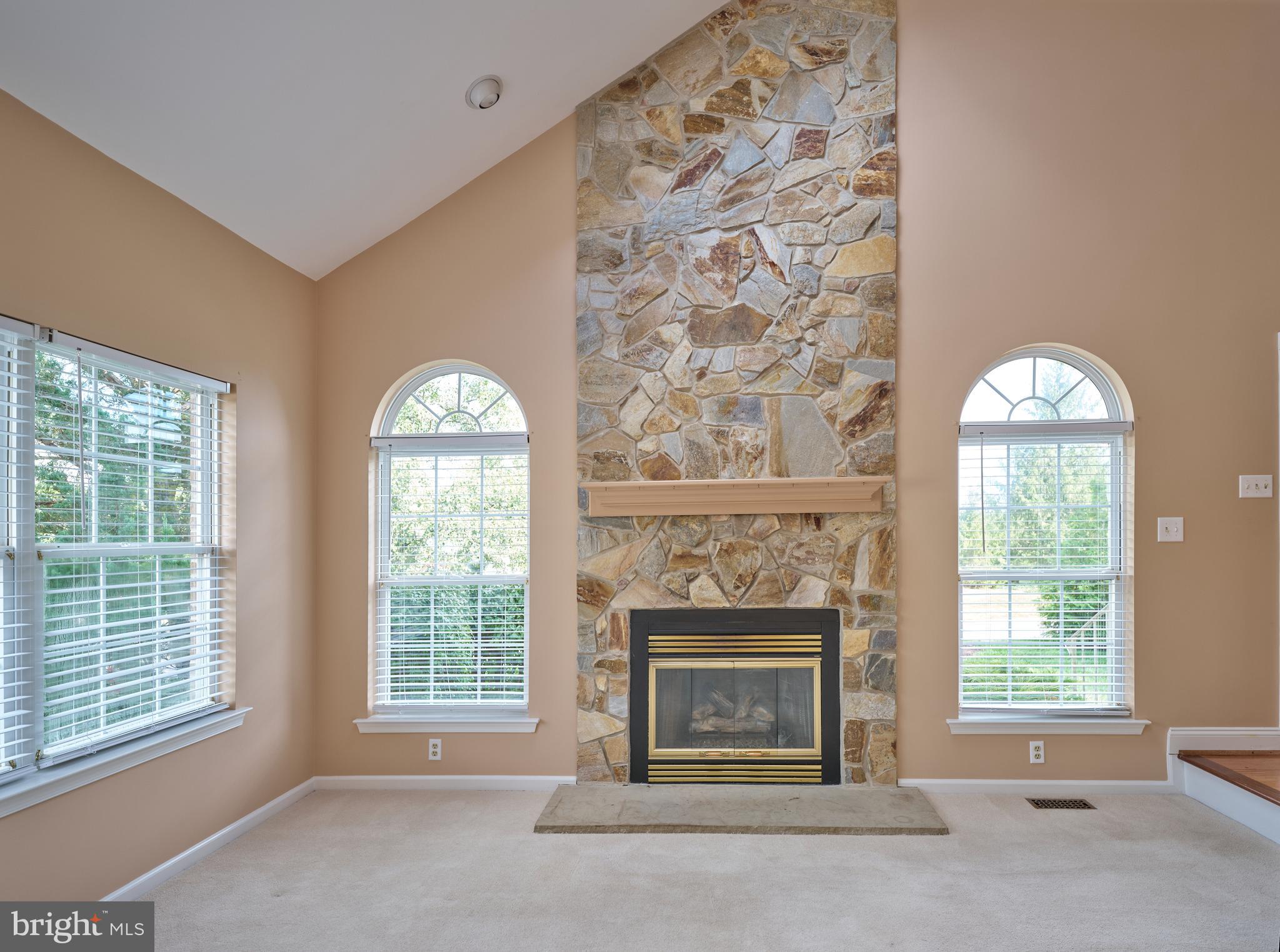 288 DEERFIELD COURT