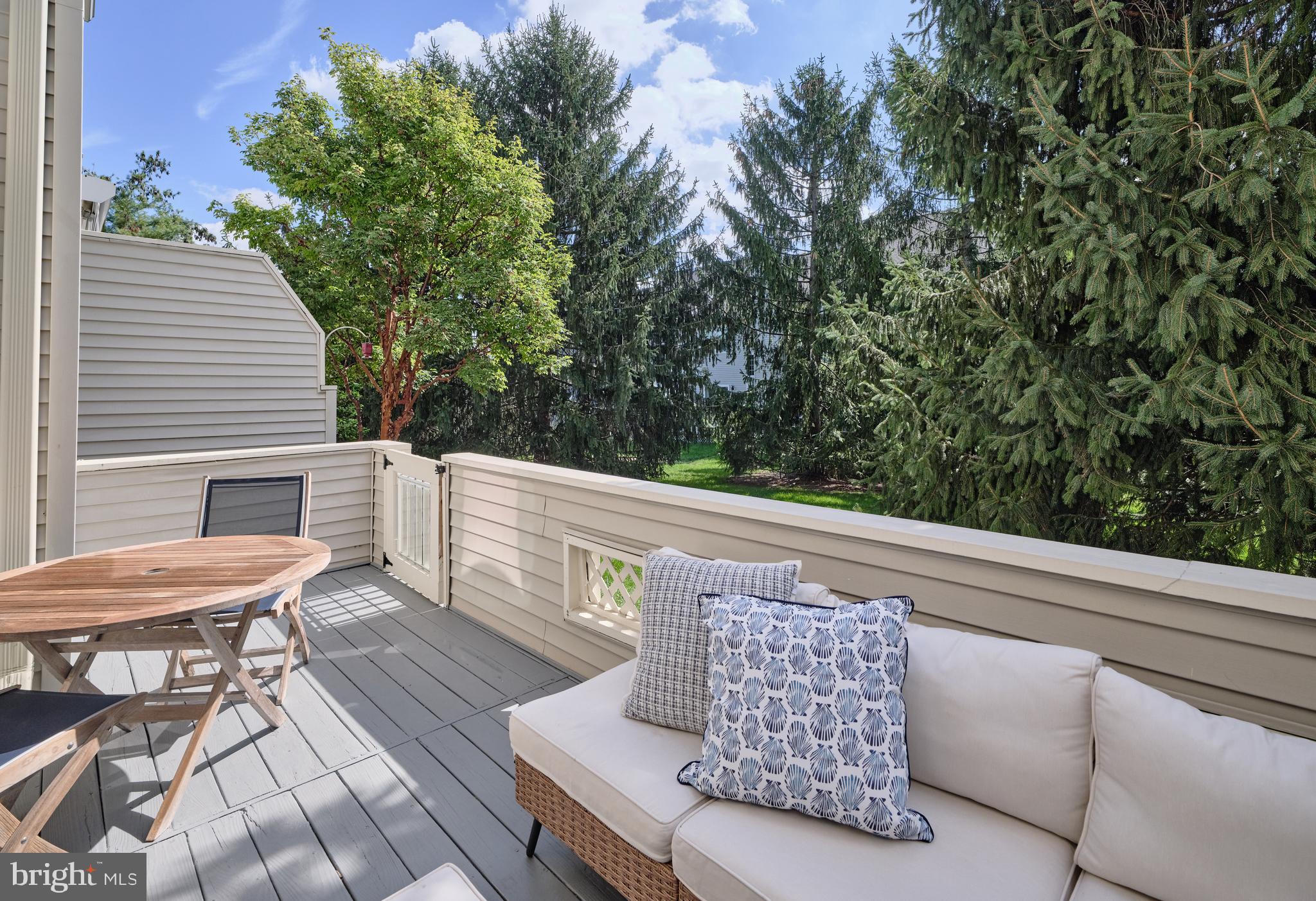 266 DEERFIELD COURT