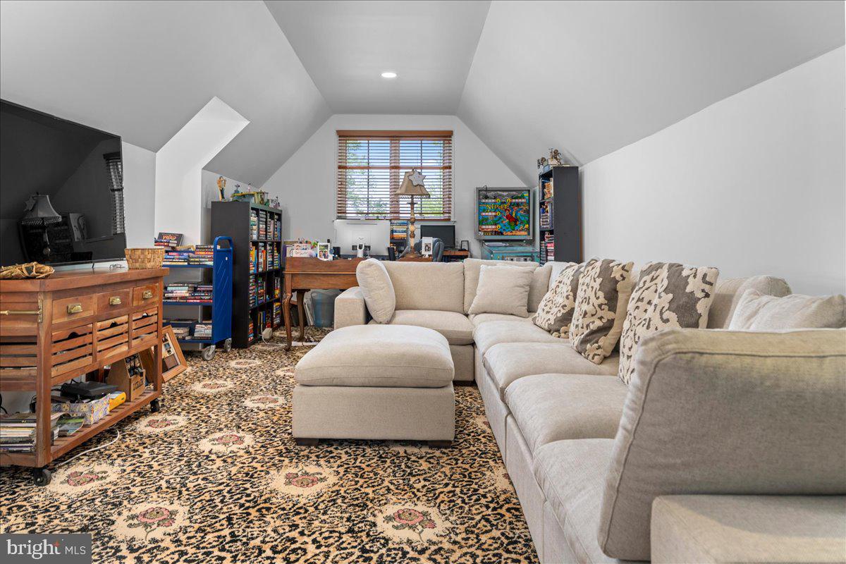 5 GLEN EAGLES DRIVE