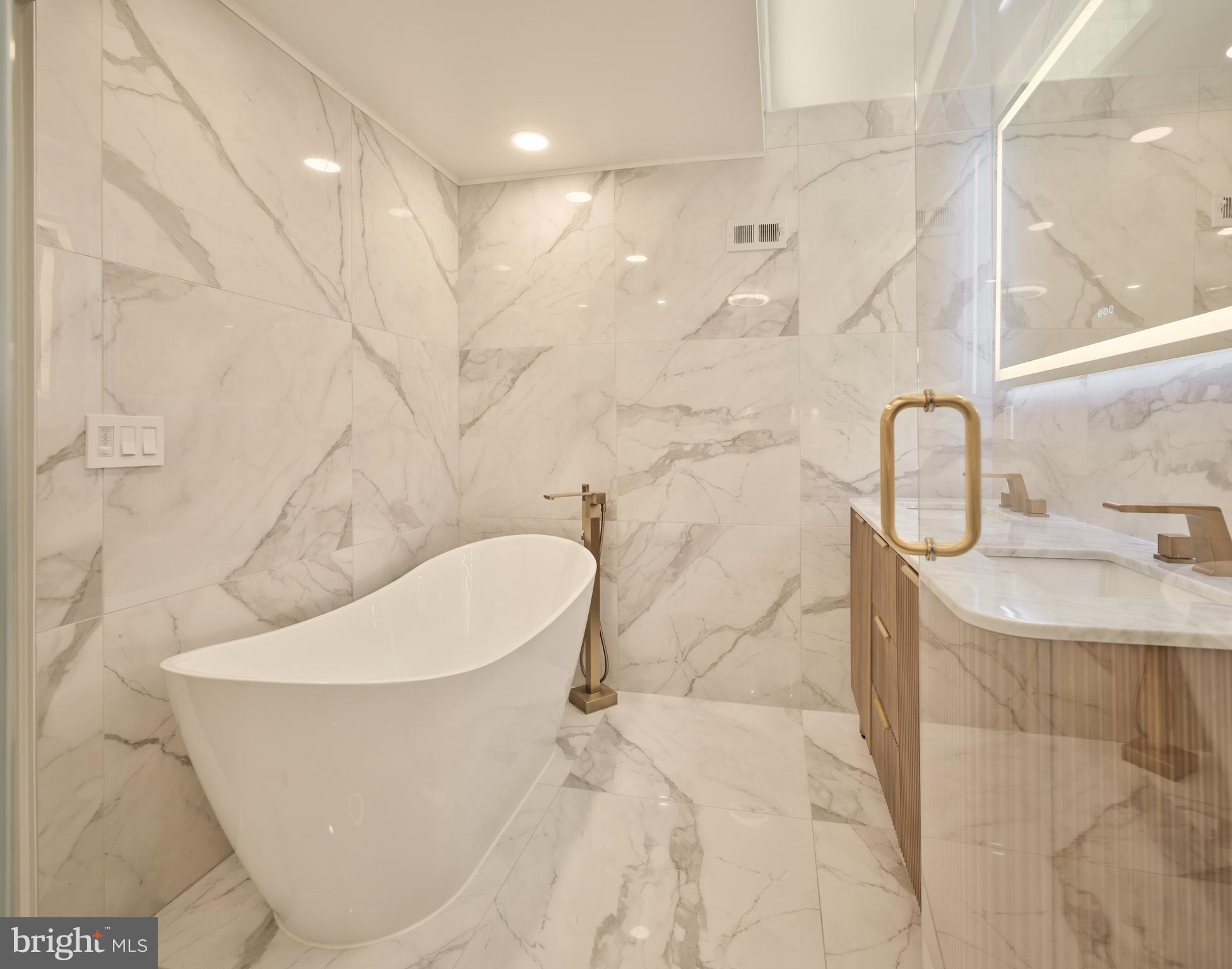 18 SAINT JAMES COURT 6