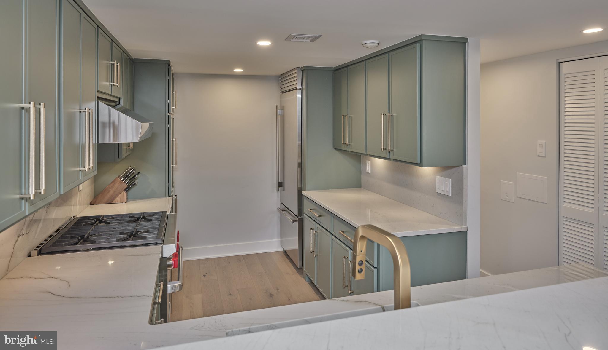 18 SAINT JAMES COURT 6