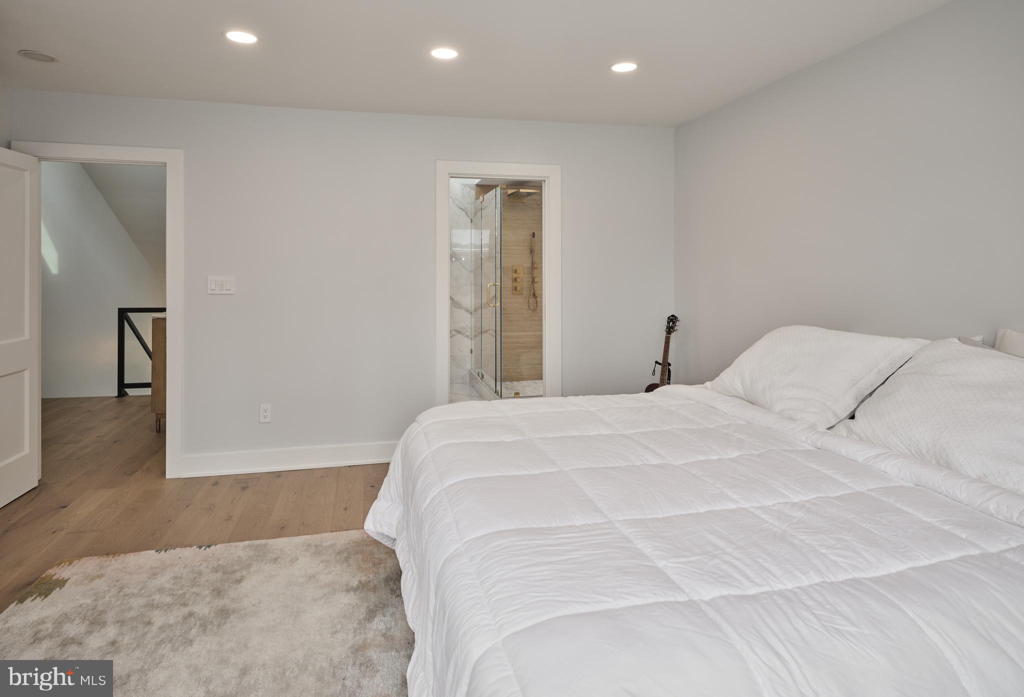 18 SAINT JAMES COURT 6