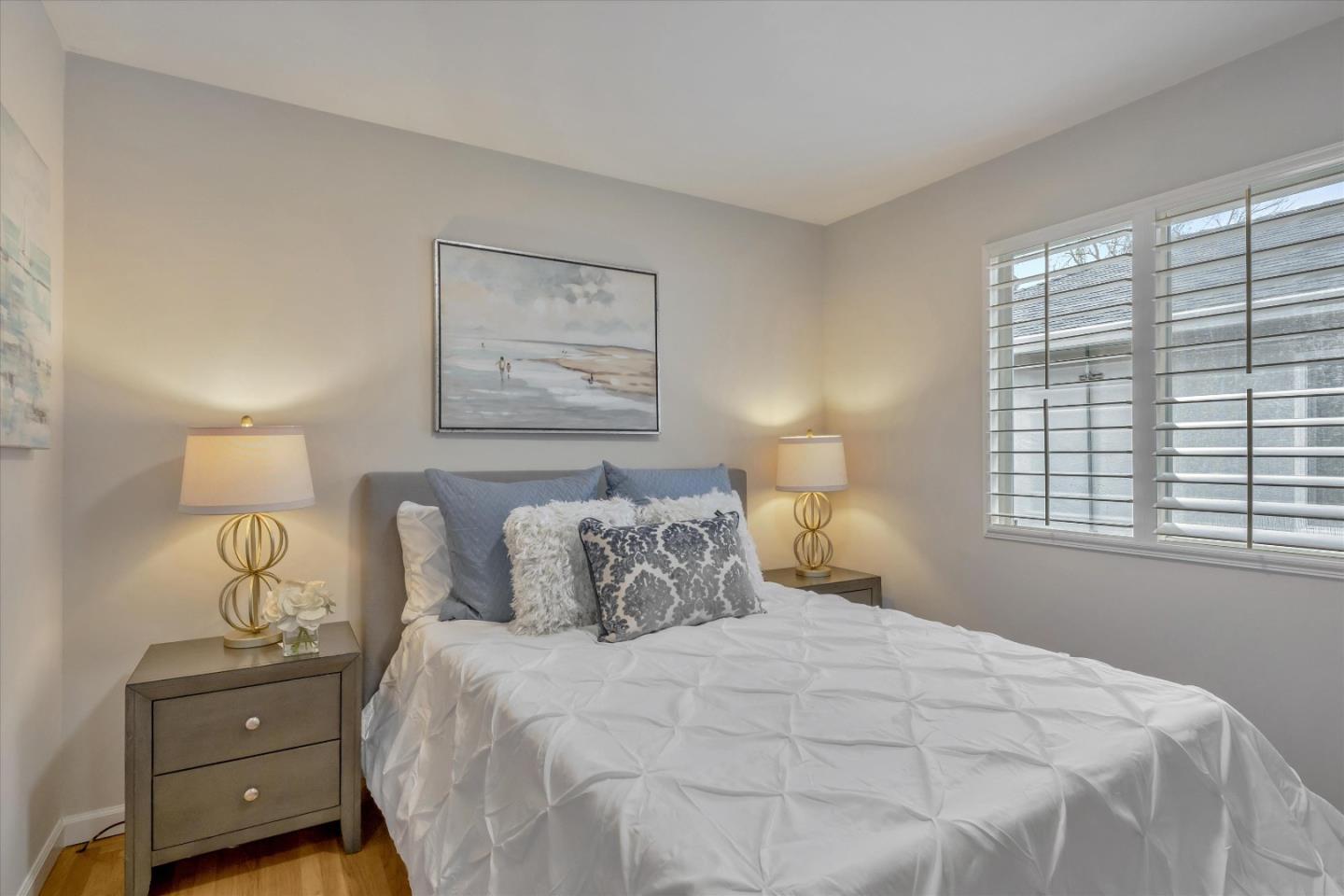 3375 Pepper Tree LN
