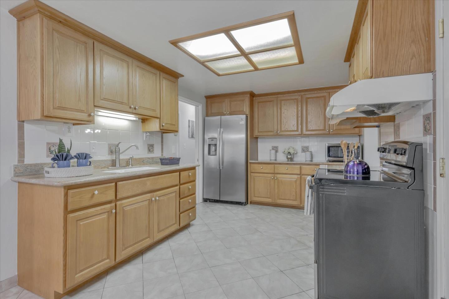 3375 Pepper Tree LN
