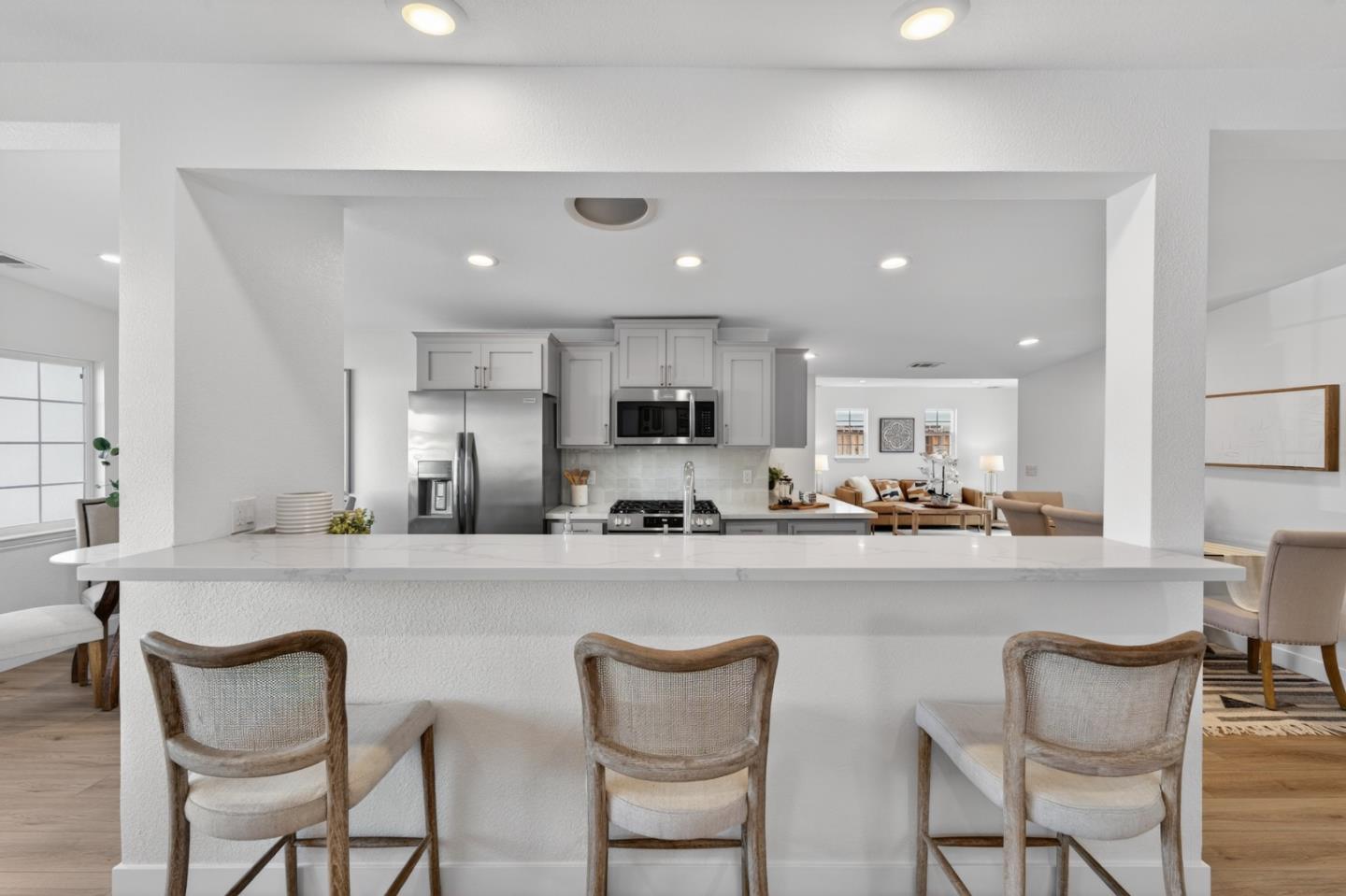 944 White DR