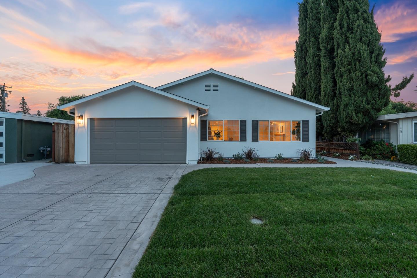 944 White DR