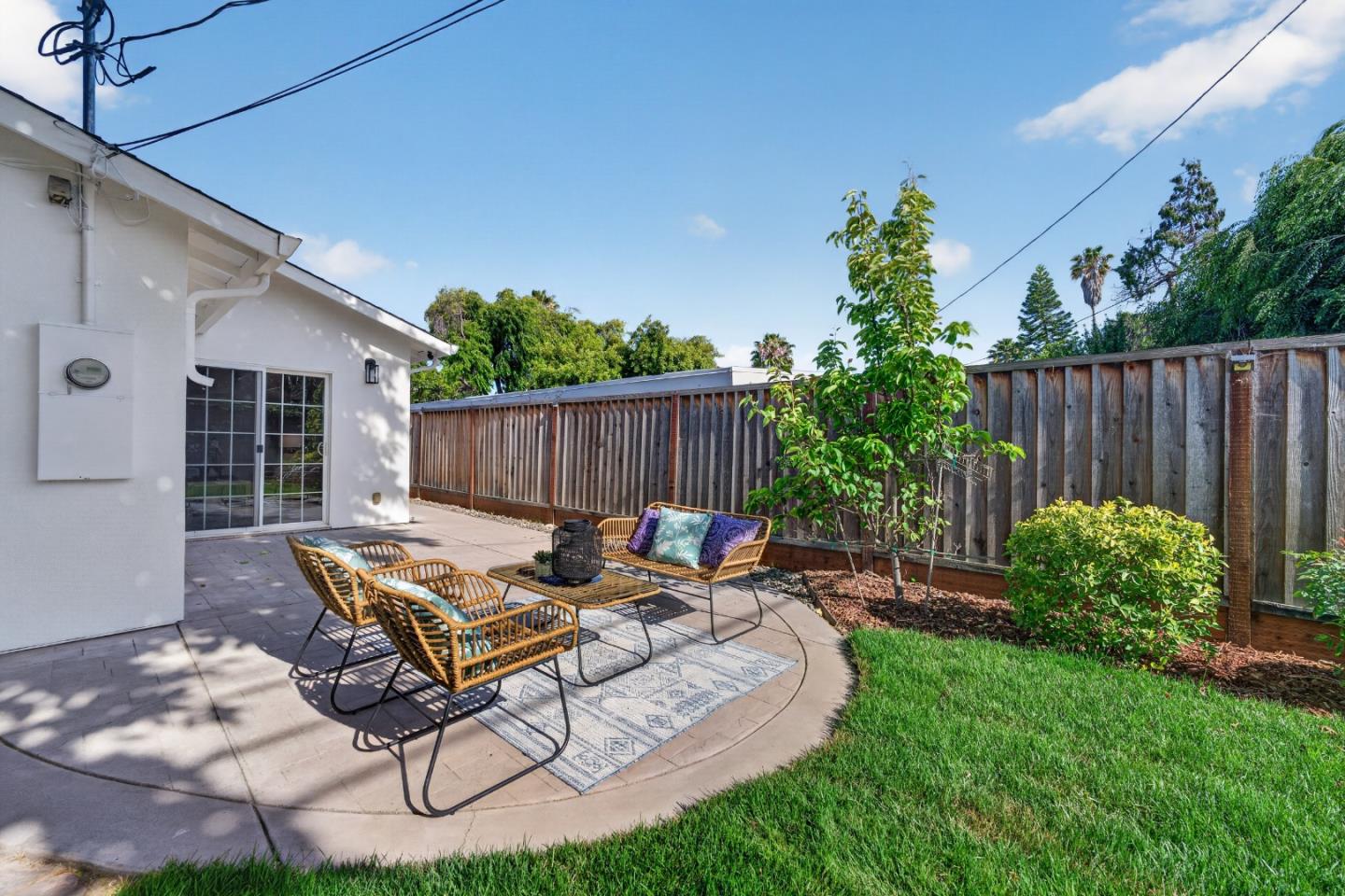 944 White DR