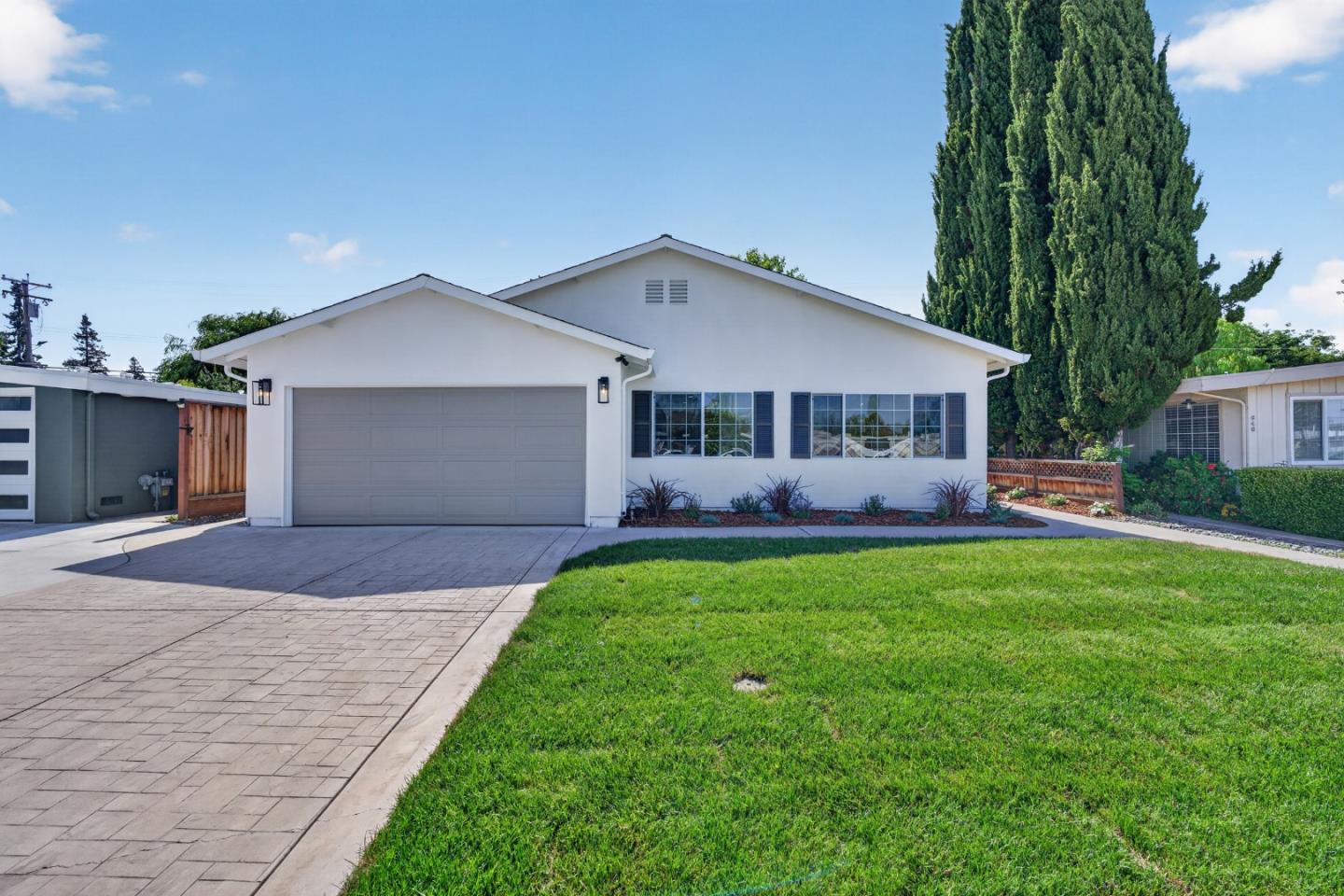 944 White DR