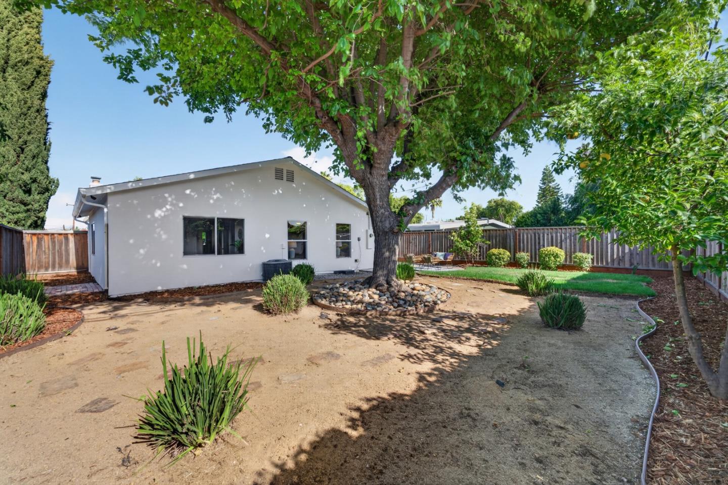 944 White DR