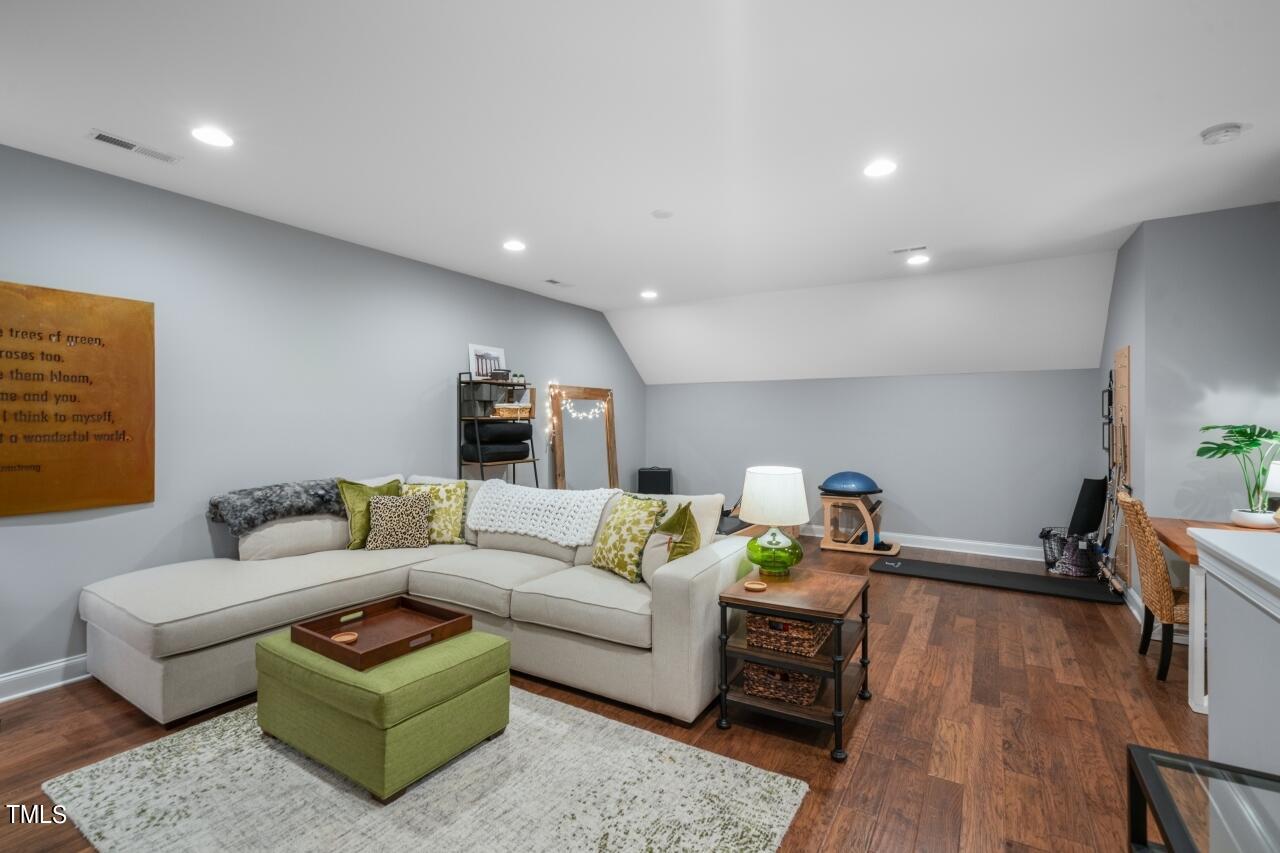 141 Glenpark Pl Place