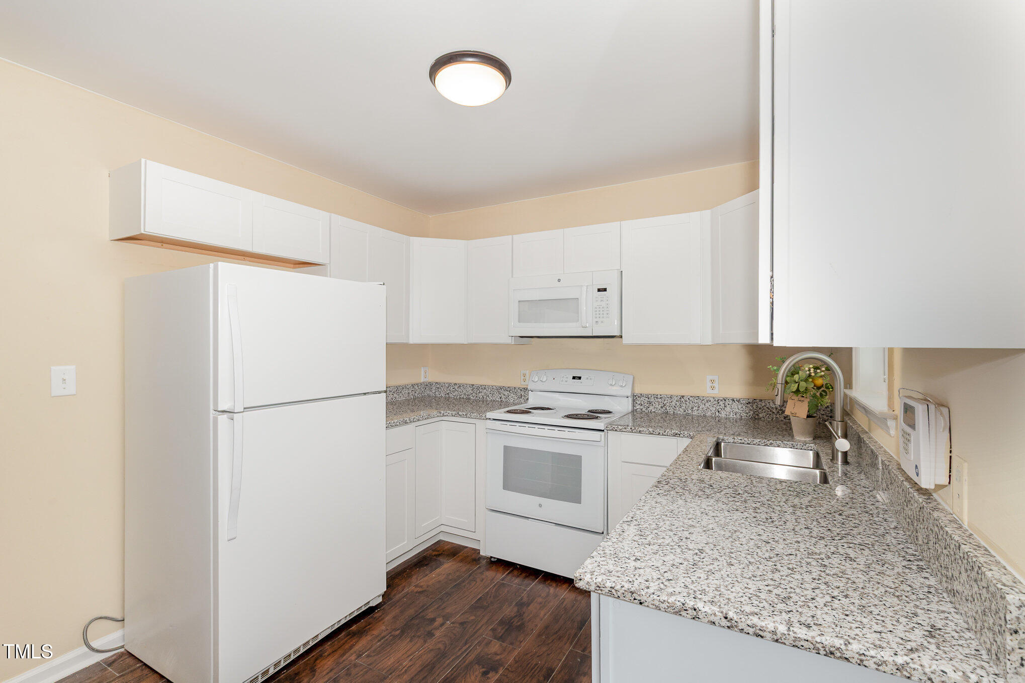 2125 Ventana Lane