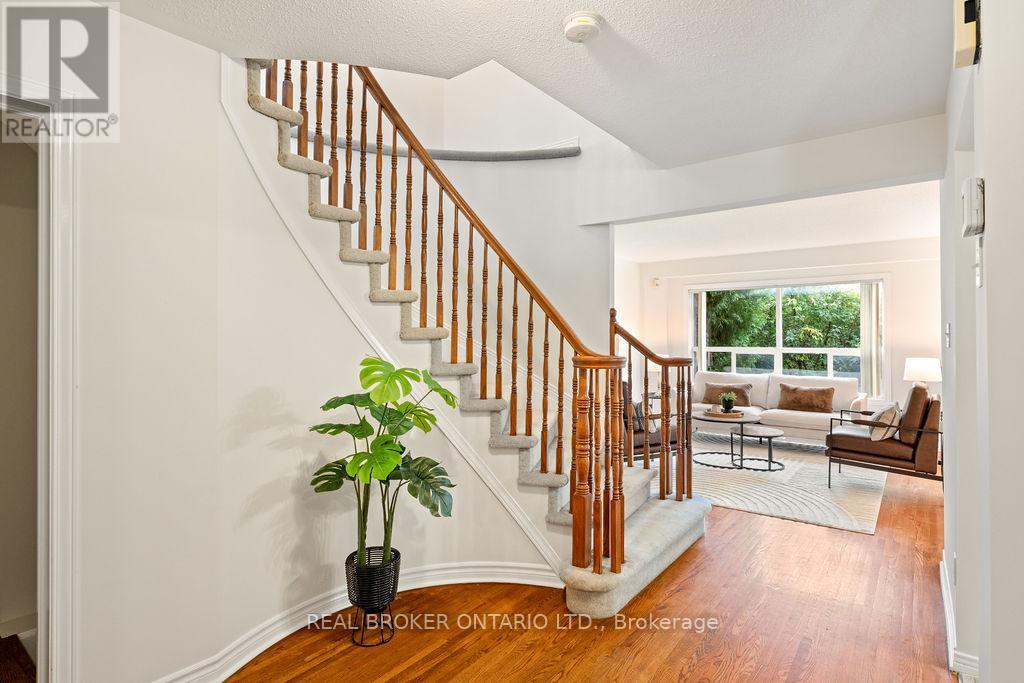 2 SHERRING CRESCENT
