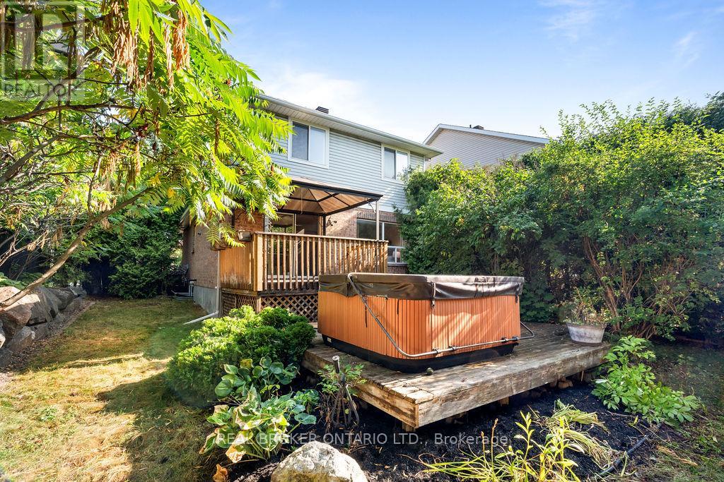 2 SHERRING CRESCENT