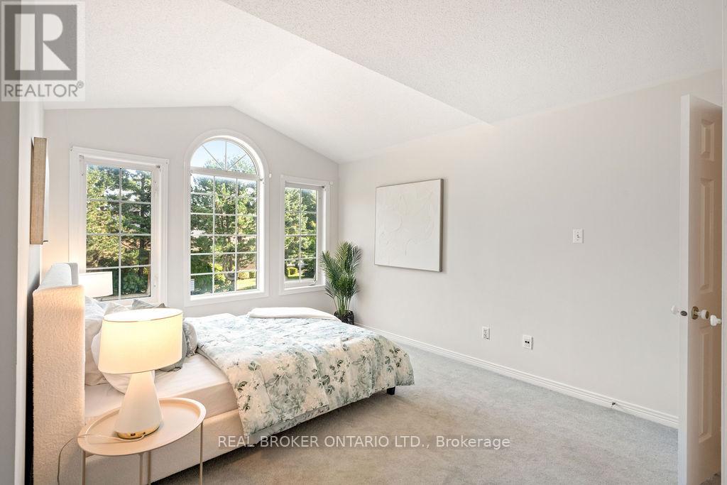2 SHERRING CRESCENT