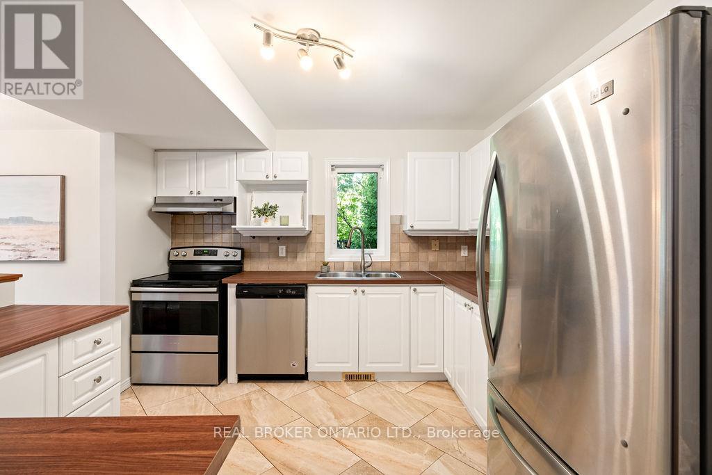 2 SHERRING CRESCENT