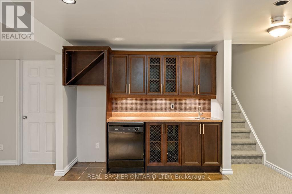 2 SHERRING CRESCENT