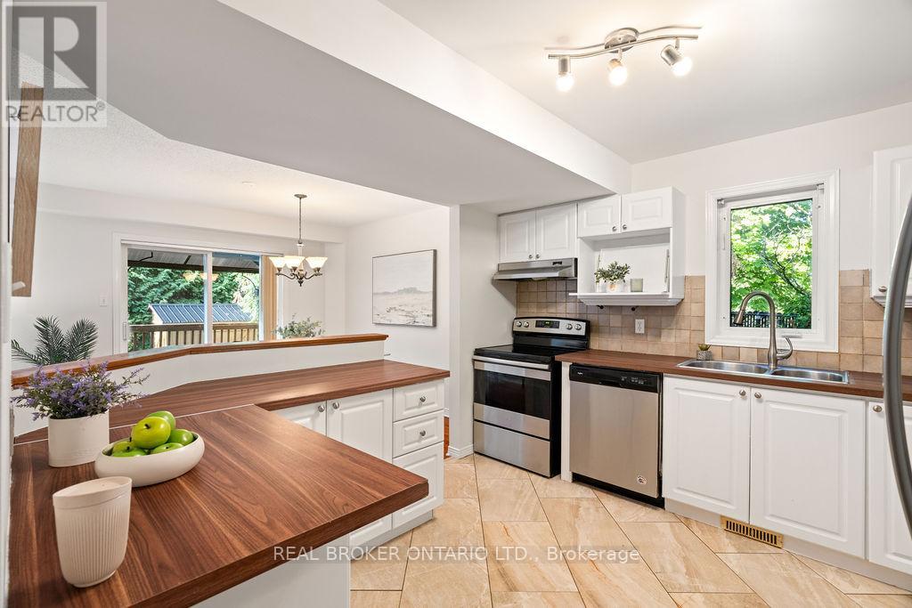 2 SHERRING CRESCENT