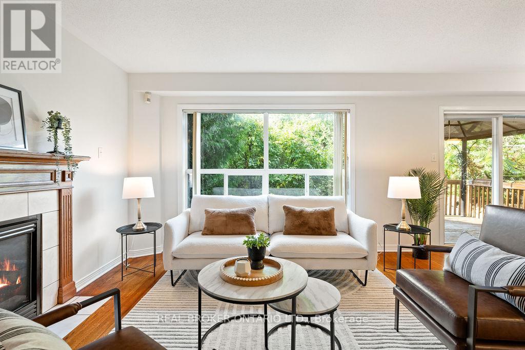 2 SHERRING CRESCENT