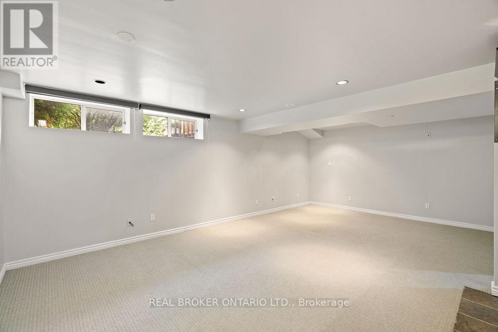 2 SHERRING CRESCENT