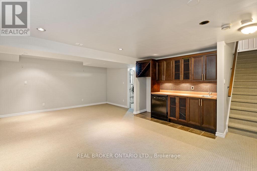 2 SHERRING CRESCENT