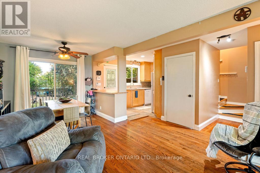3 - 20 KEMPSTER AVENUE