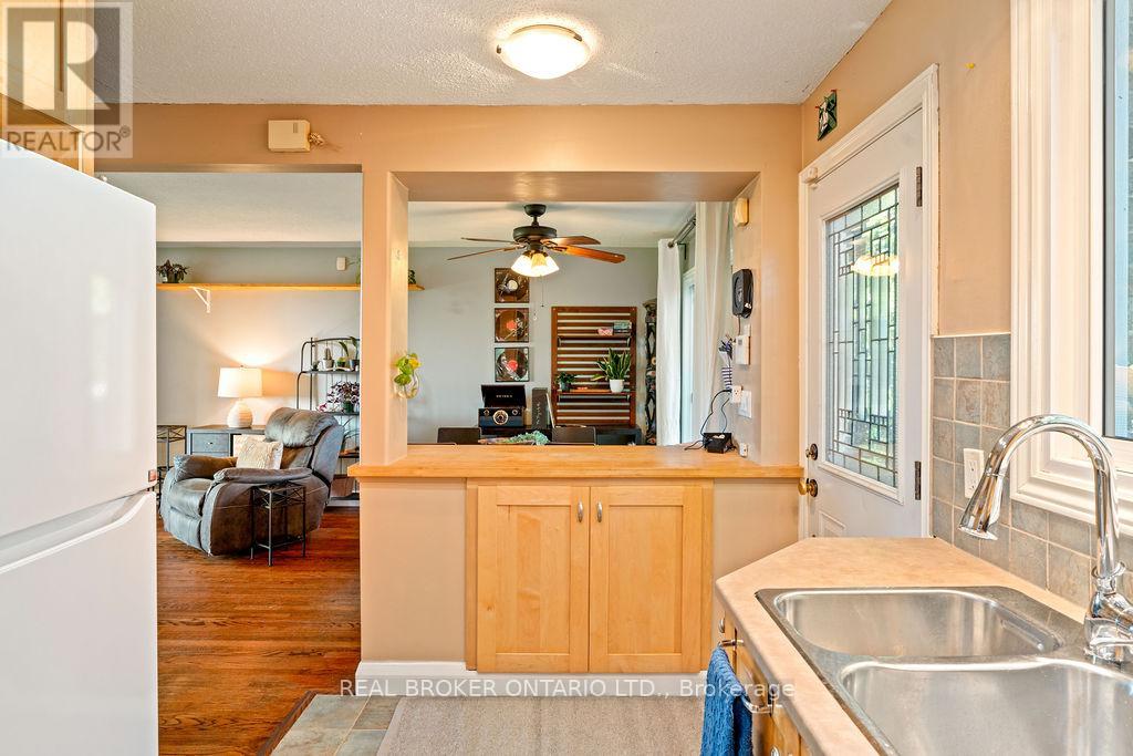 3 - 20 KEMPSTER AVENUE