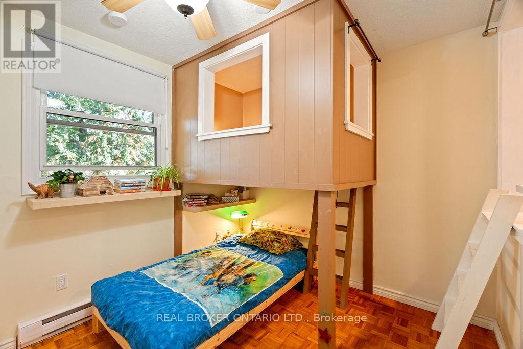 3 - 20 KEMPSTER AVENUE