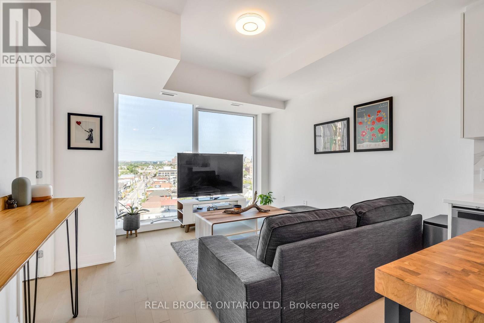 805 UNIT #802 CARLING AVENUE