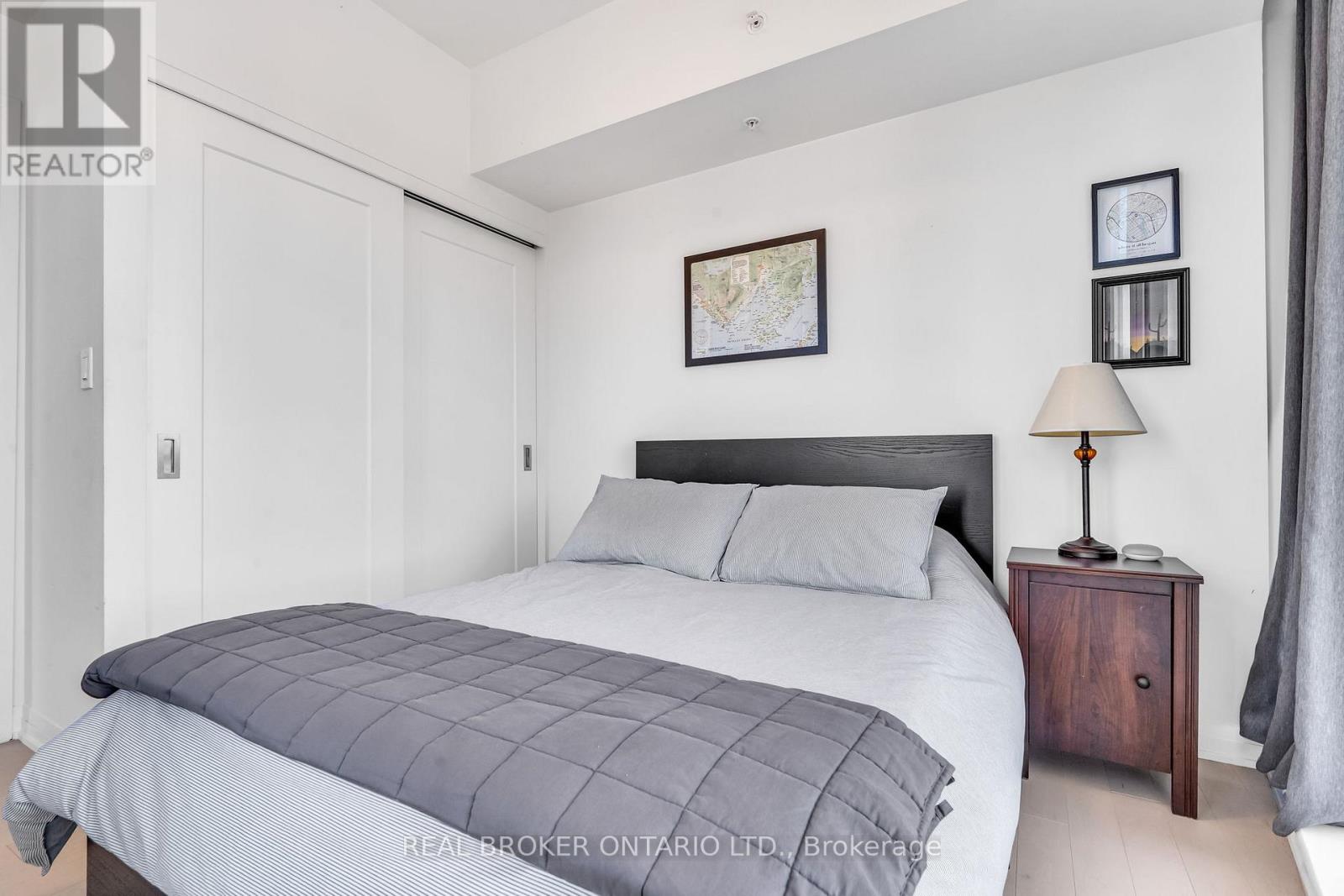 805 UNIT #802 CARLING AVENUE