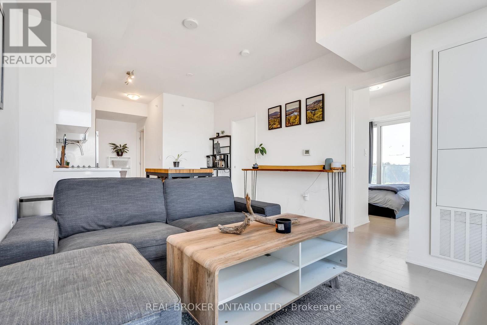 805 UNIT #802 CARLING AVENUE