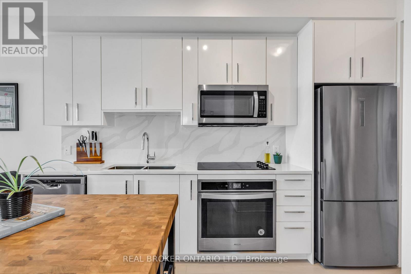 805 UNIT #802 CARLING AVENUE