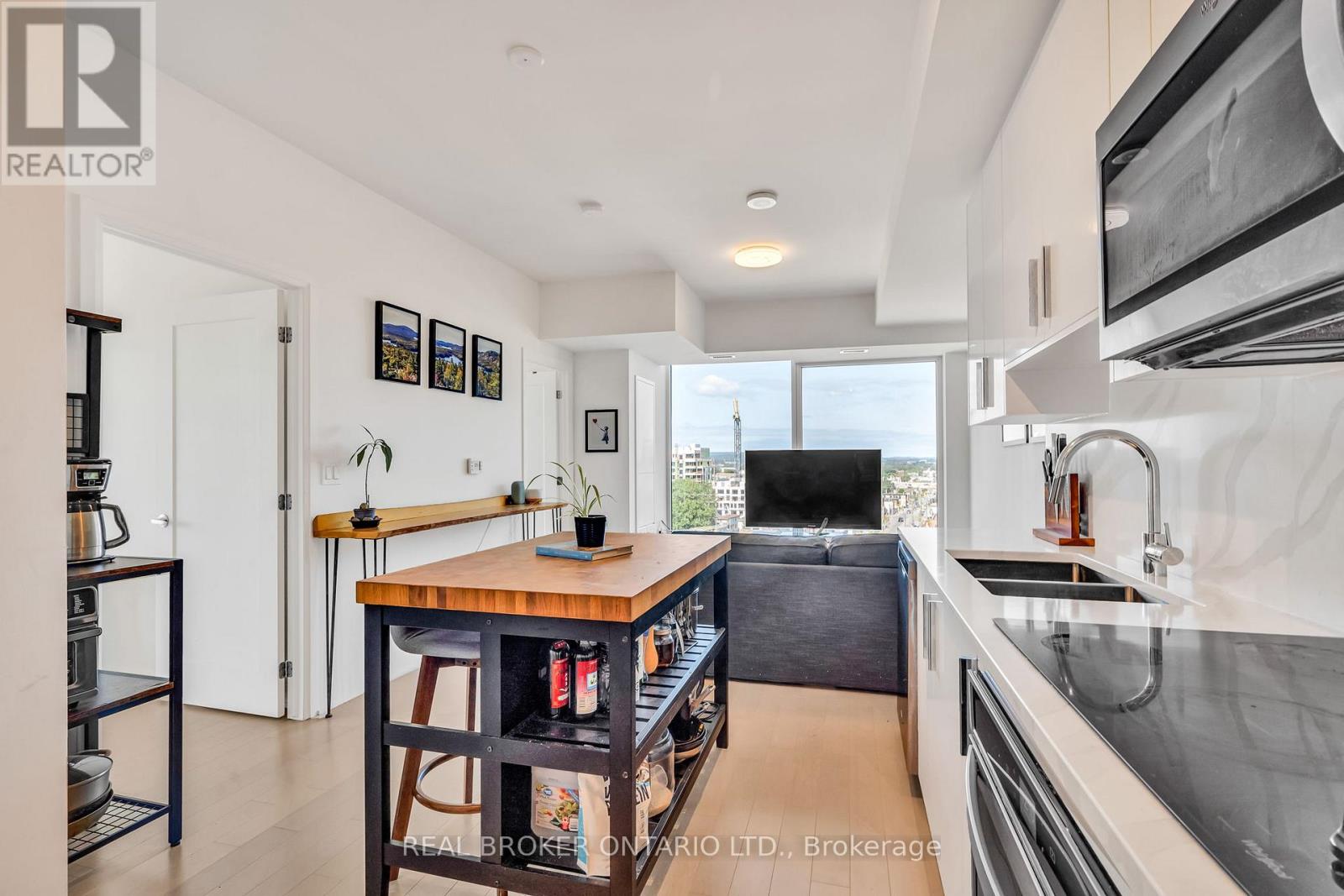 805 UNIT #802 CARLING AVENUE