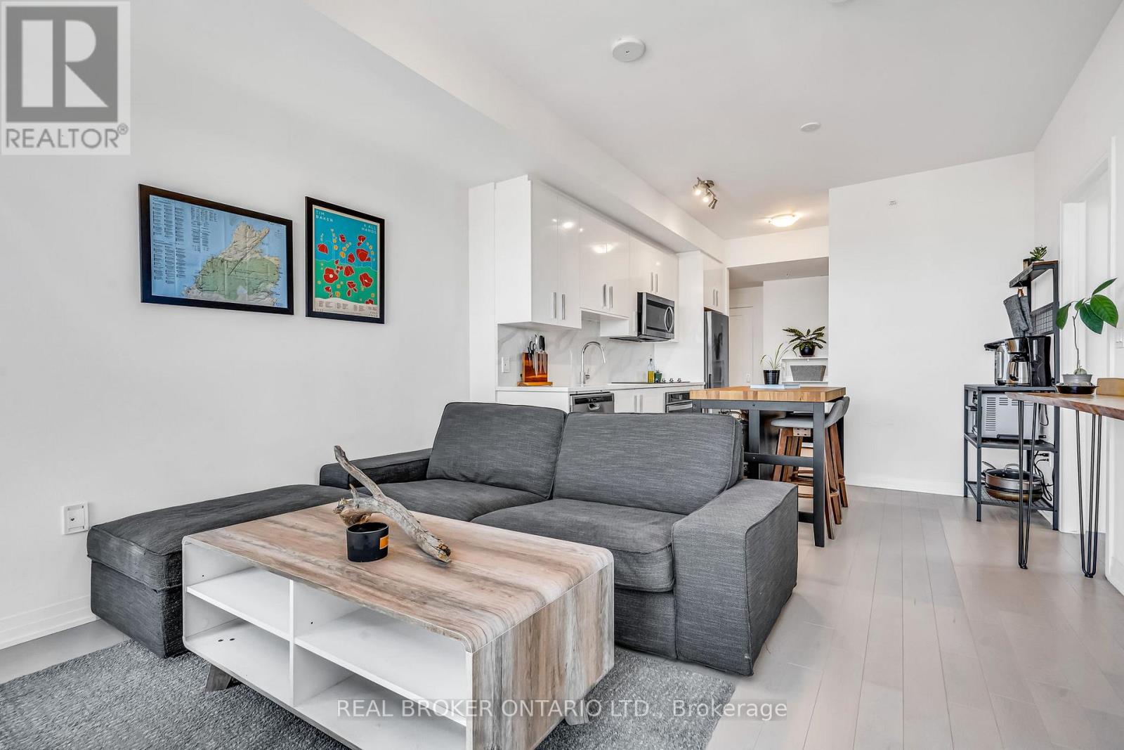 805 UNIT #802 CARLING AVENUE