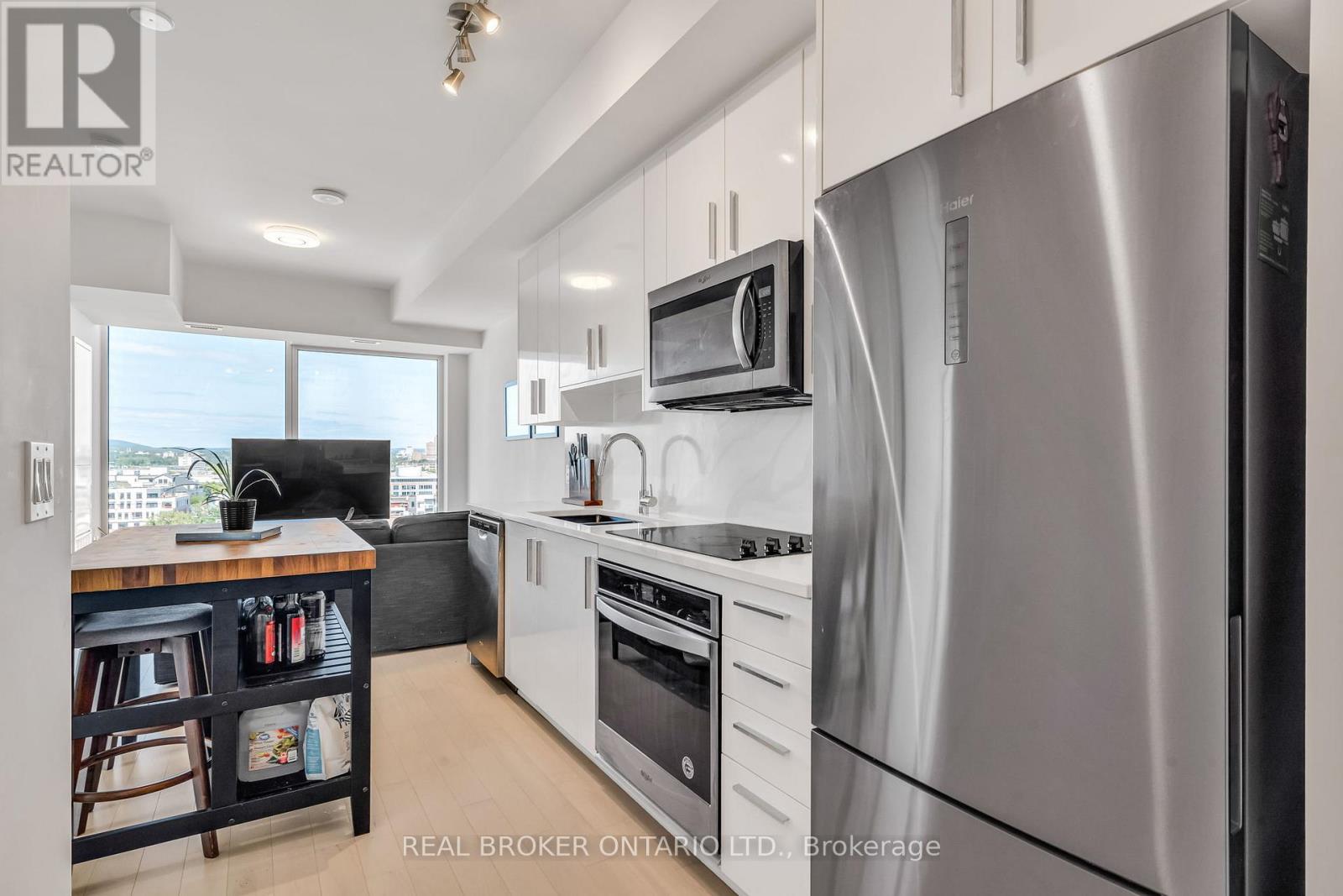 805 UNIT #802 CARLING AVENUE