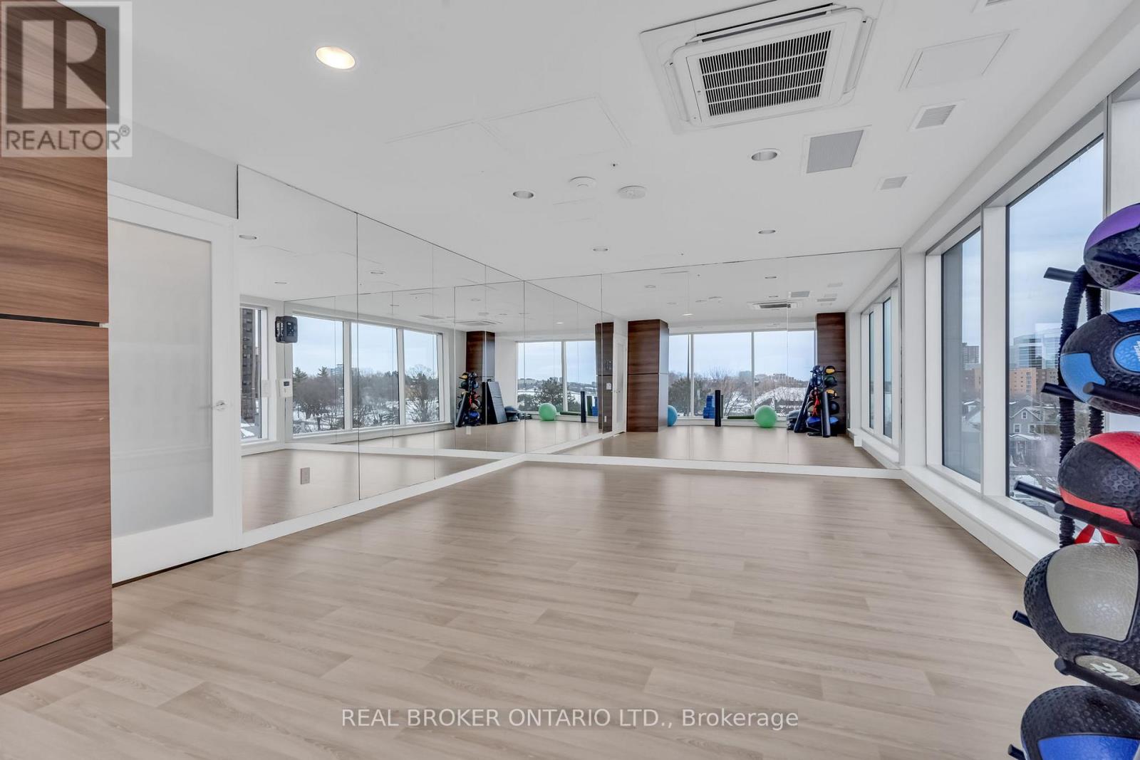 805 UNIT #802 CARLING AVENUE