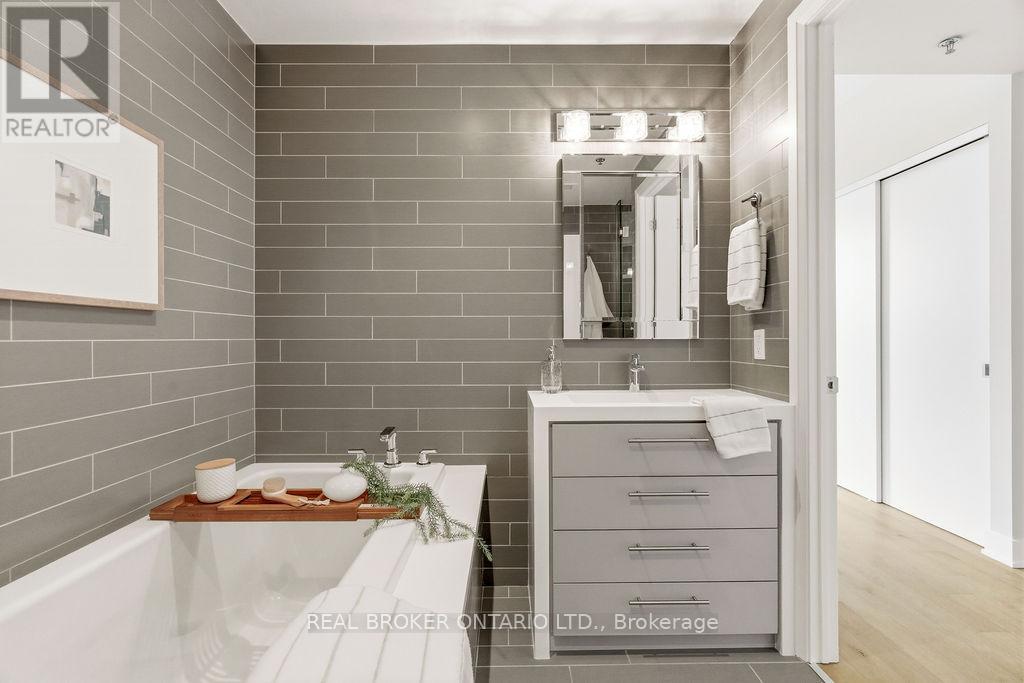 1403 - 428 SPARKS STREET