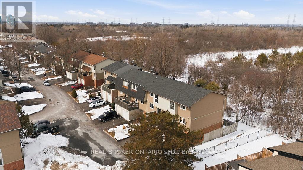 27 - 3205 UPLANDS DRIVE