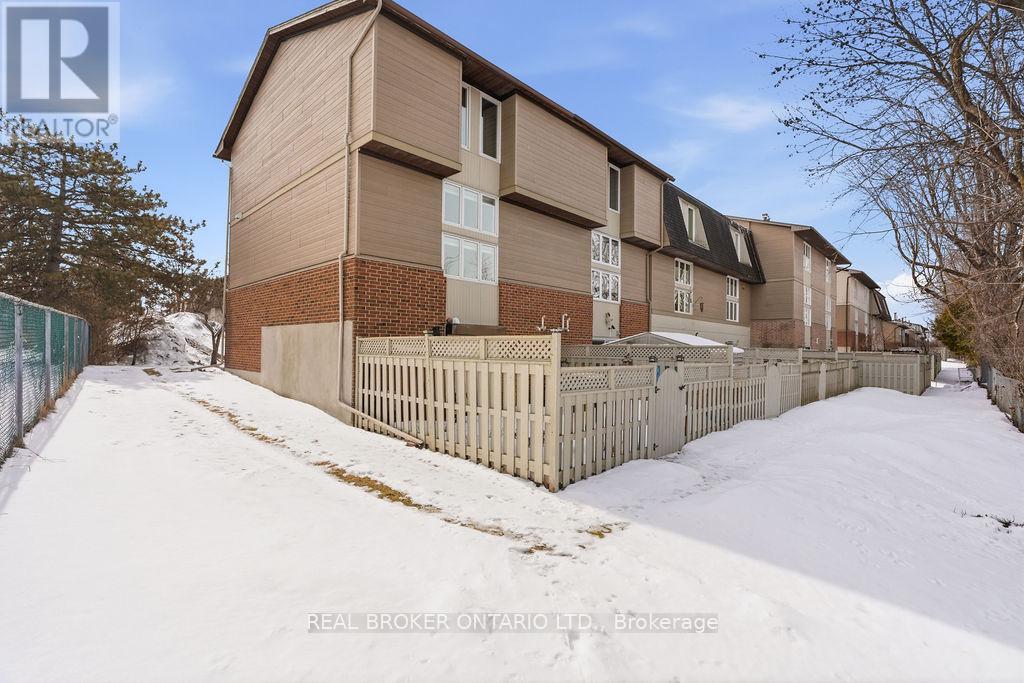 27 - 3205 UPLANDS DRIVE