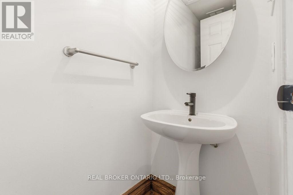 27 - 3205 UPLANDS DRIVE