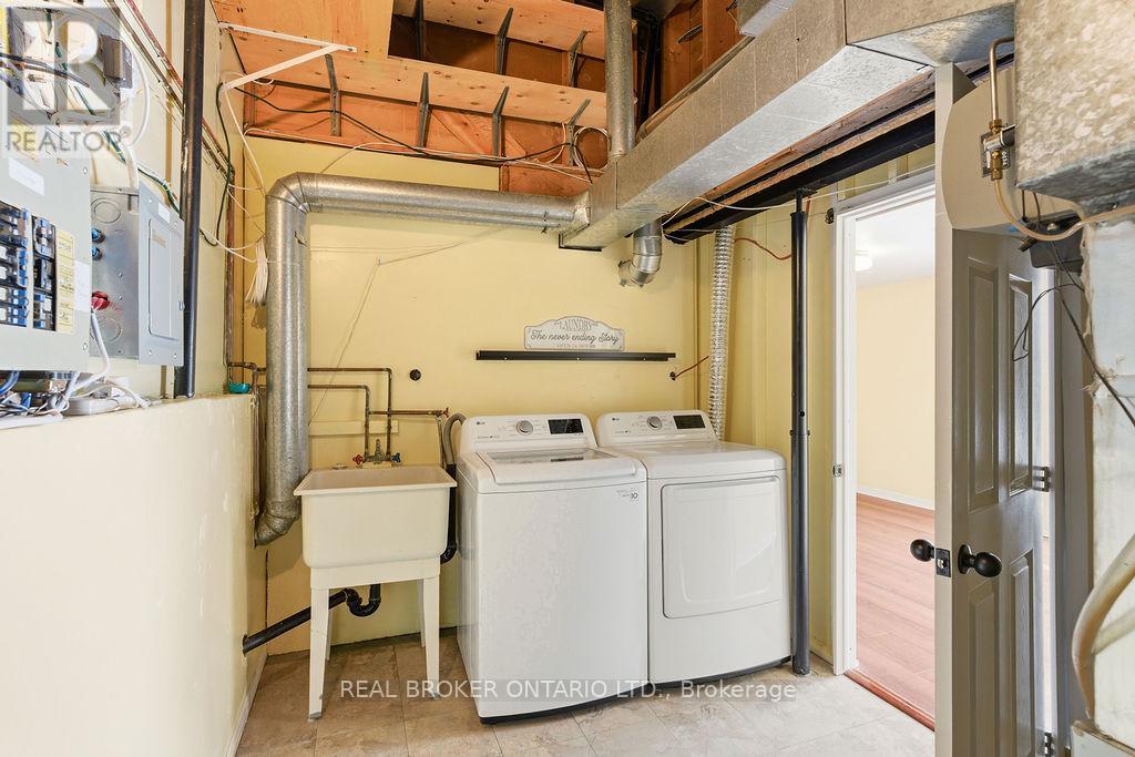 27 - 3205 UPLANDS DRIVE