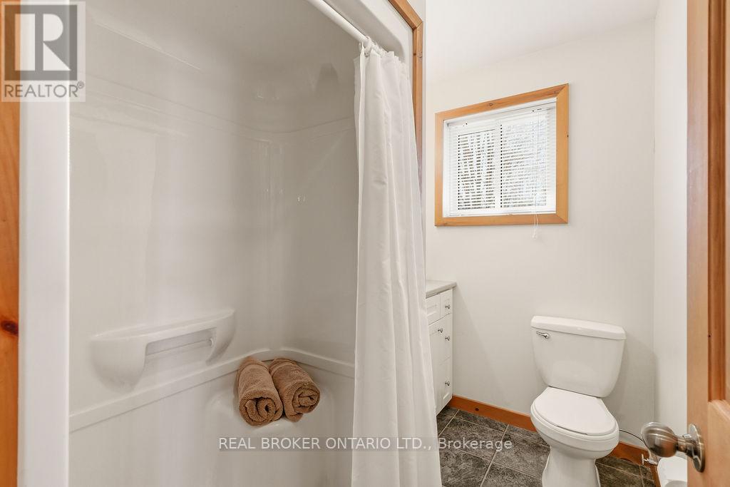 2225 GREEN BAY ROAD