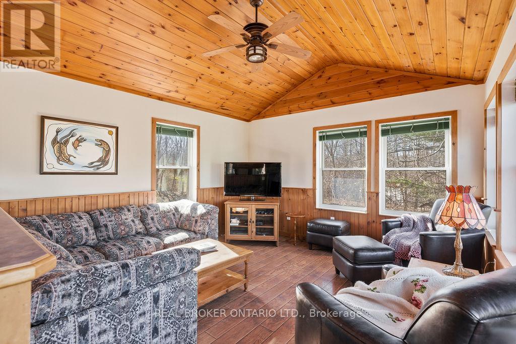 2225 GREEN BAY ROAD