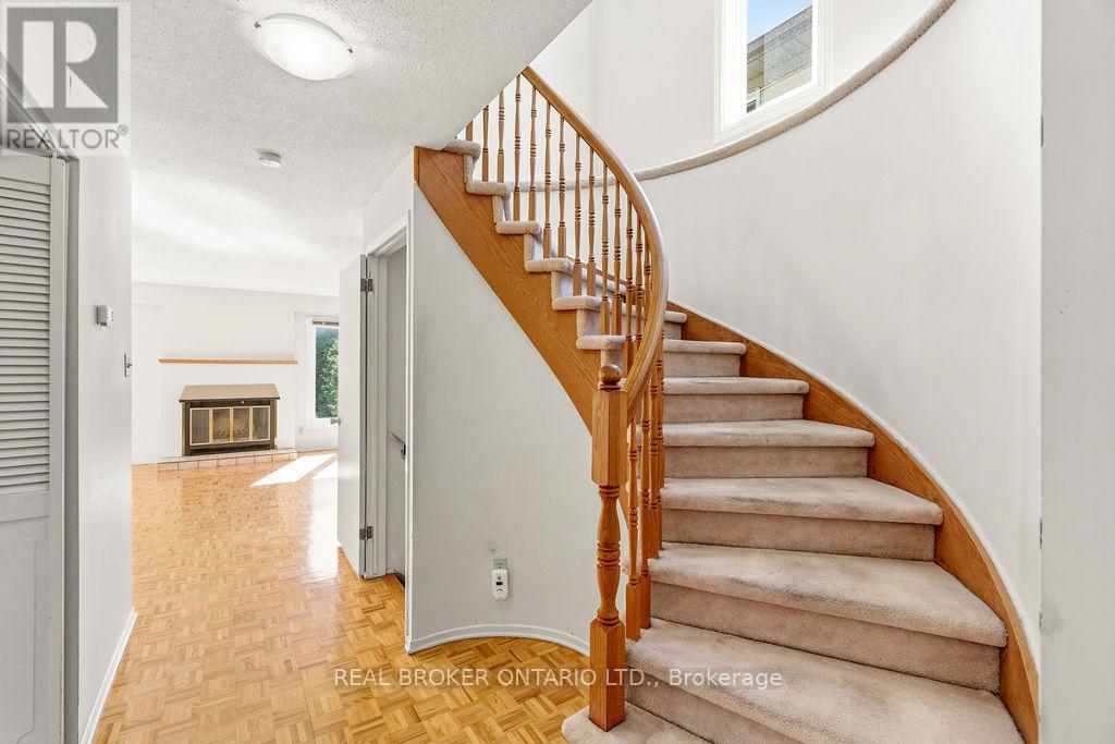 330 FERNLEAF CRESCENT