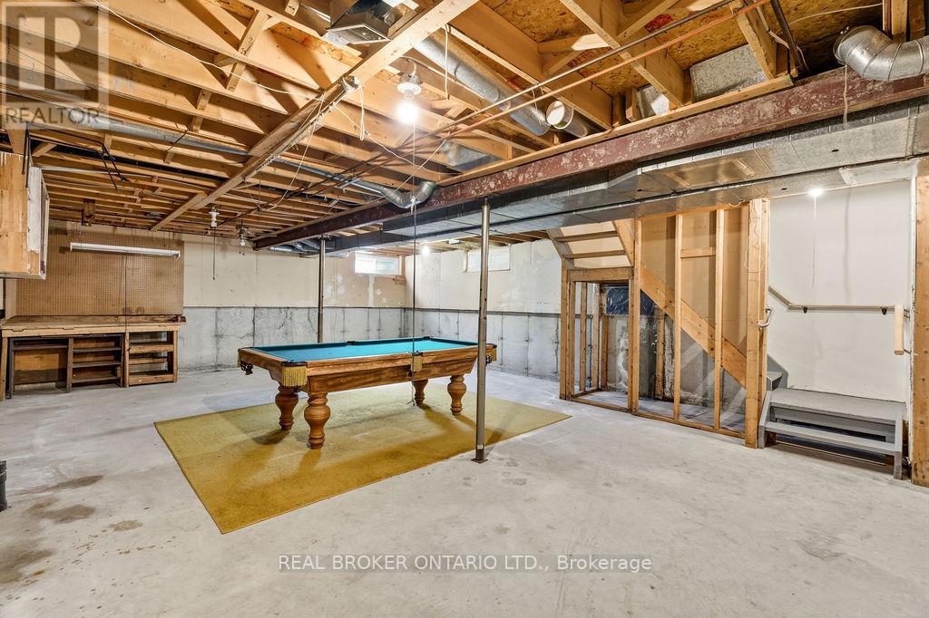 330 FERNLEAF CRESCENT