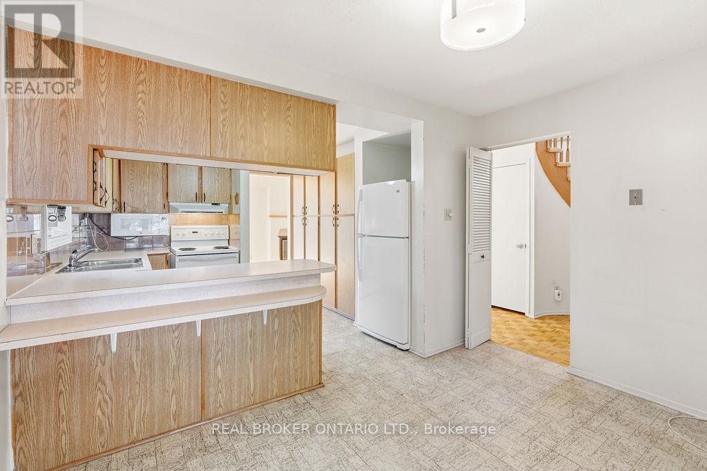330 FERNLEAF CRESCENT