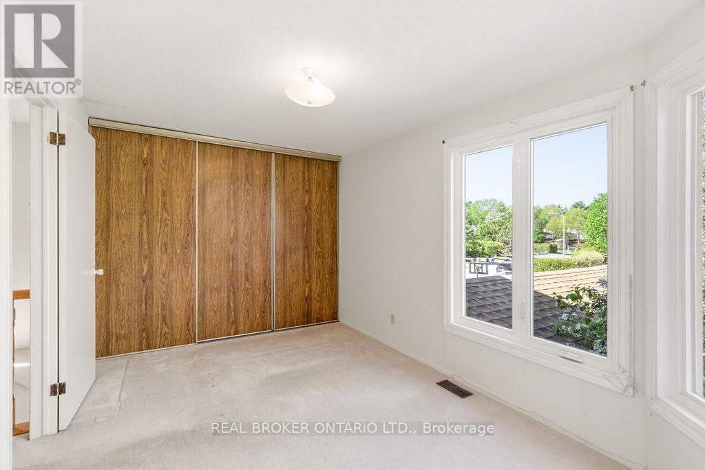 330 FERNLEAF CRESCENT