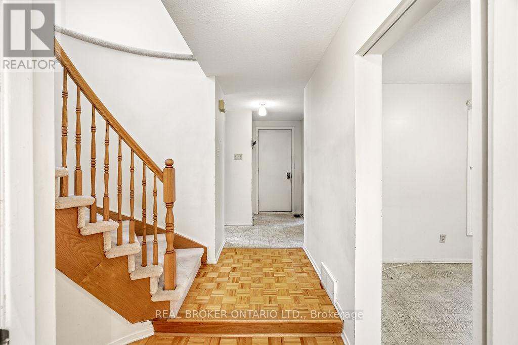330 FERNLEAF CRESCENT