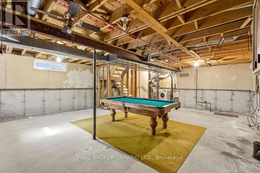 330 FERNLEAF CRESCENT