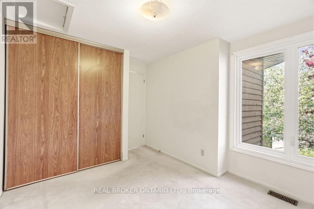 330 FERNLEAF CRESCENT